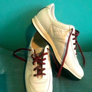 ORIGINAL GUCCI SNEAKERS!!